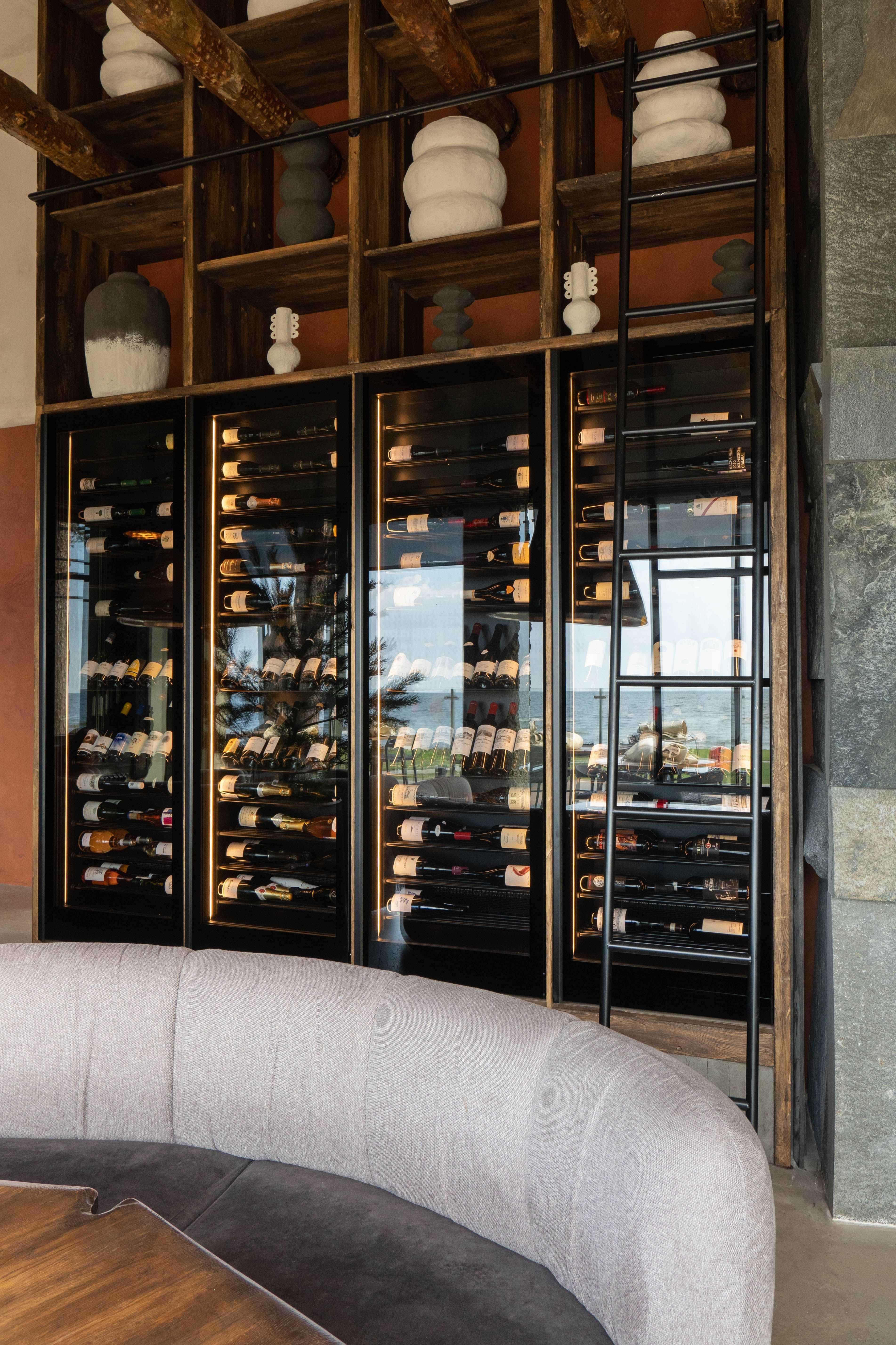 Kolokolnaya Gorka wine cabinet